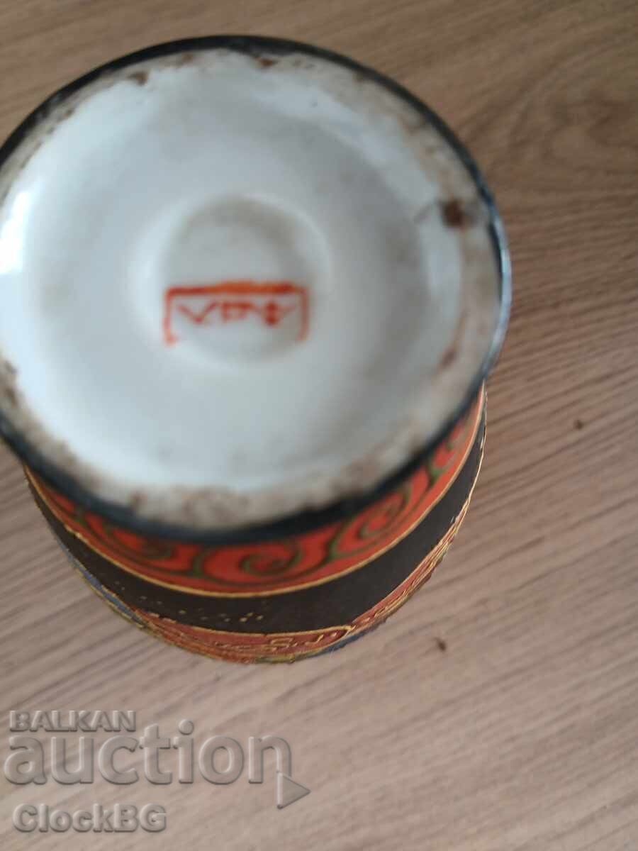 Auction  Type: Japanese Satsuma vase Period: Early-Mid 20th century