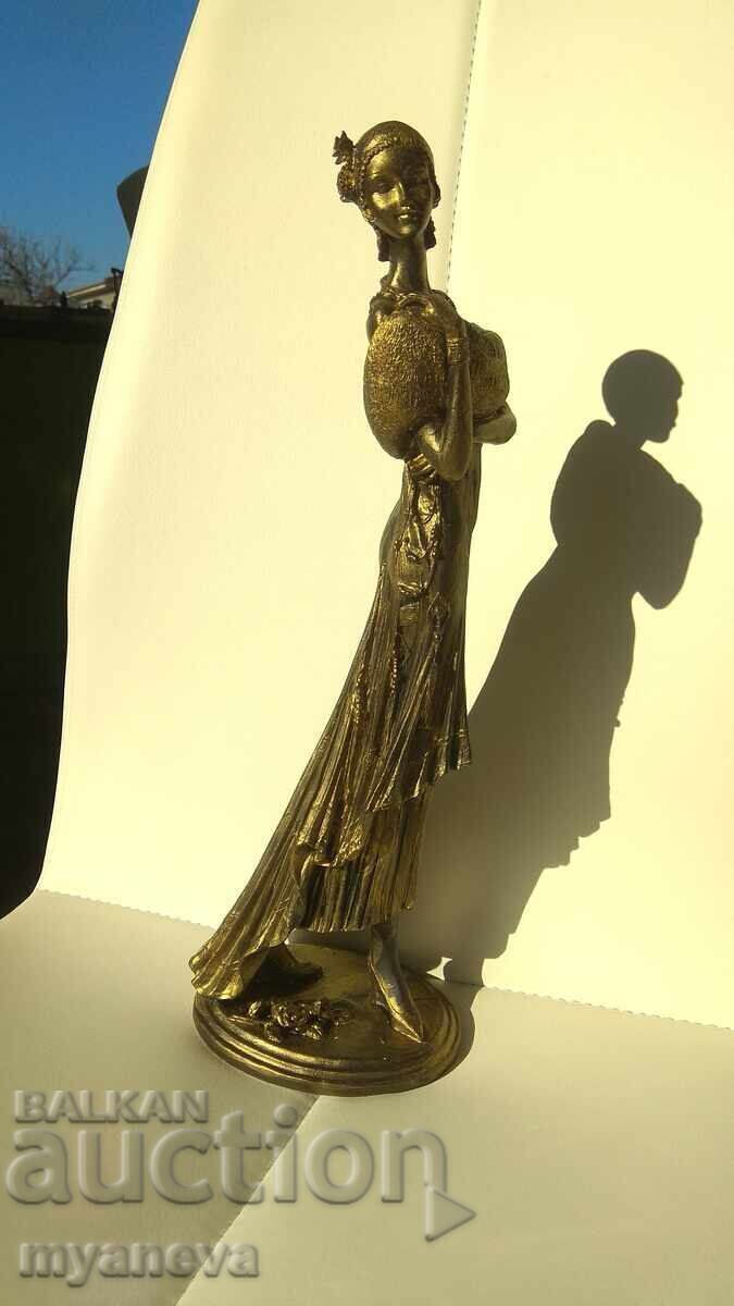 Statuetă de damă elegantă în stil Art Deco cu preț € 25.00 | 48.90 BGN