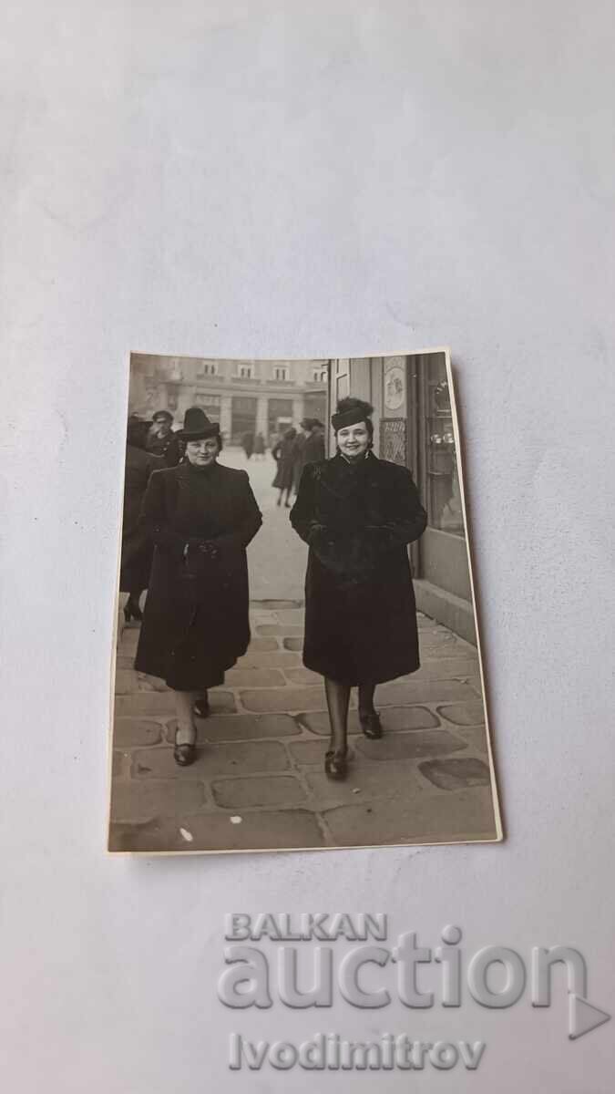 Fotografie Sofia Două femei la plimbare 1939