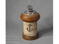 Παλιό επιτραπέζιο αναπτήρα αερίου, ξύλο και άγκυρα