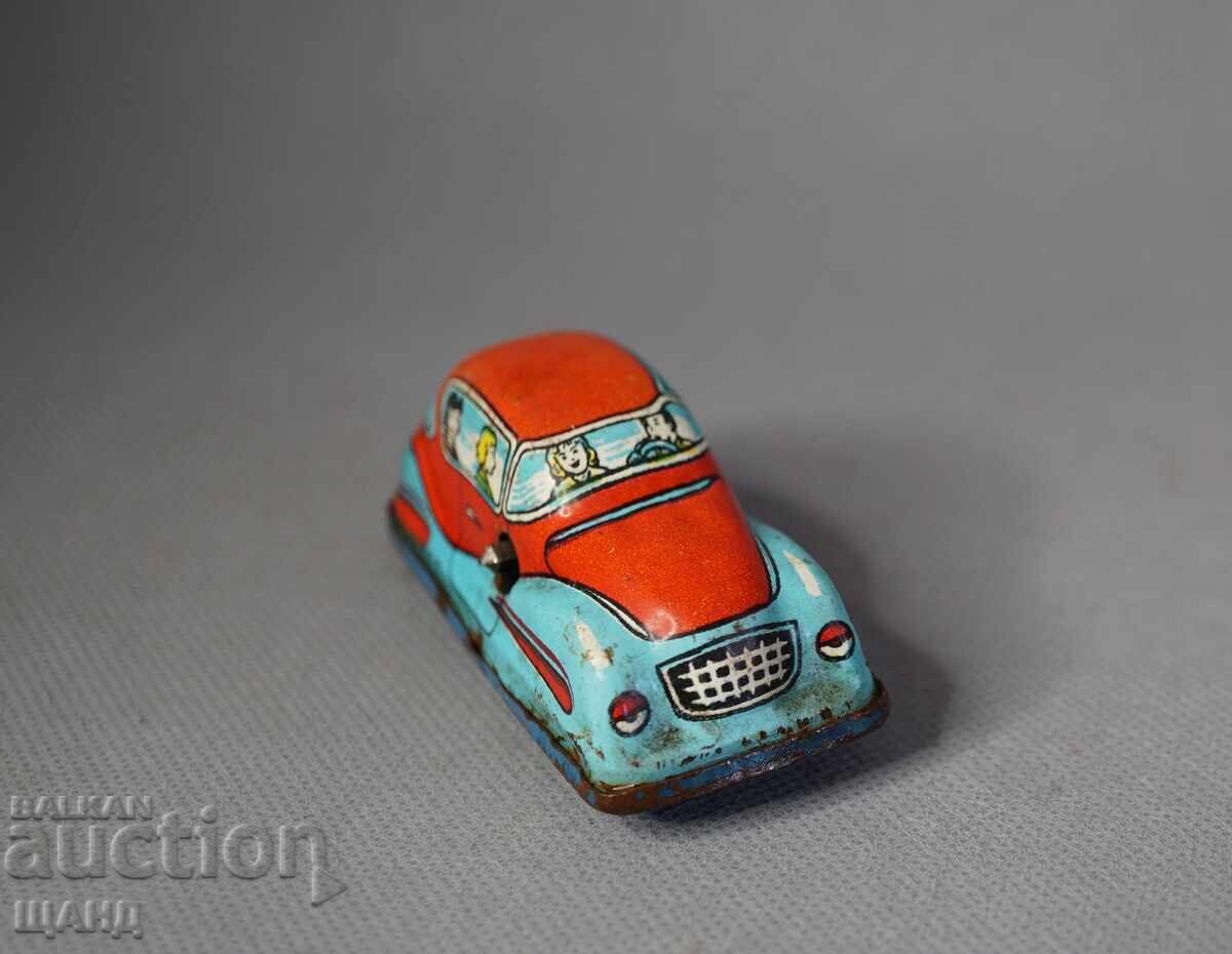 Veche jucărie mecanică metalică cărucior mașină pentru pistă cu preț € 5.25 | 10.27 BGN