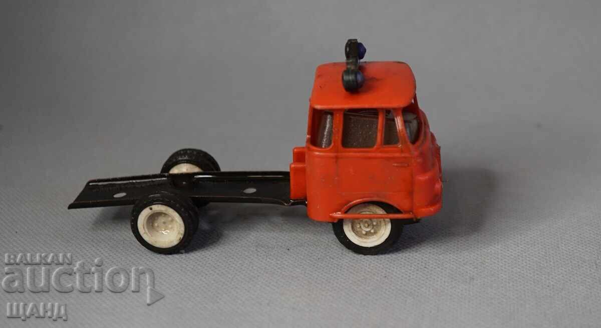 ROBUR Vechi model de camion de jucărie din plastic german ROBUR Vechi model de camion de jucărie din plastic german