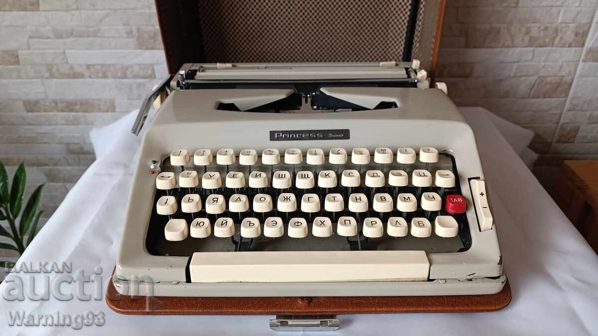 Mașină de scris veche Princess 500 - anul 1970 cu preț € 40.00 | 78.23 BGN Mașină de scris veche Princess 500 - anul 1970 cu preț € 40.00 | 78.23 BGN