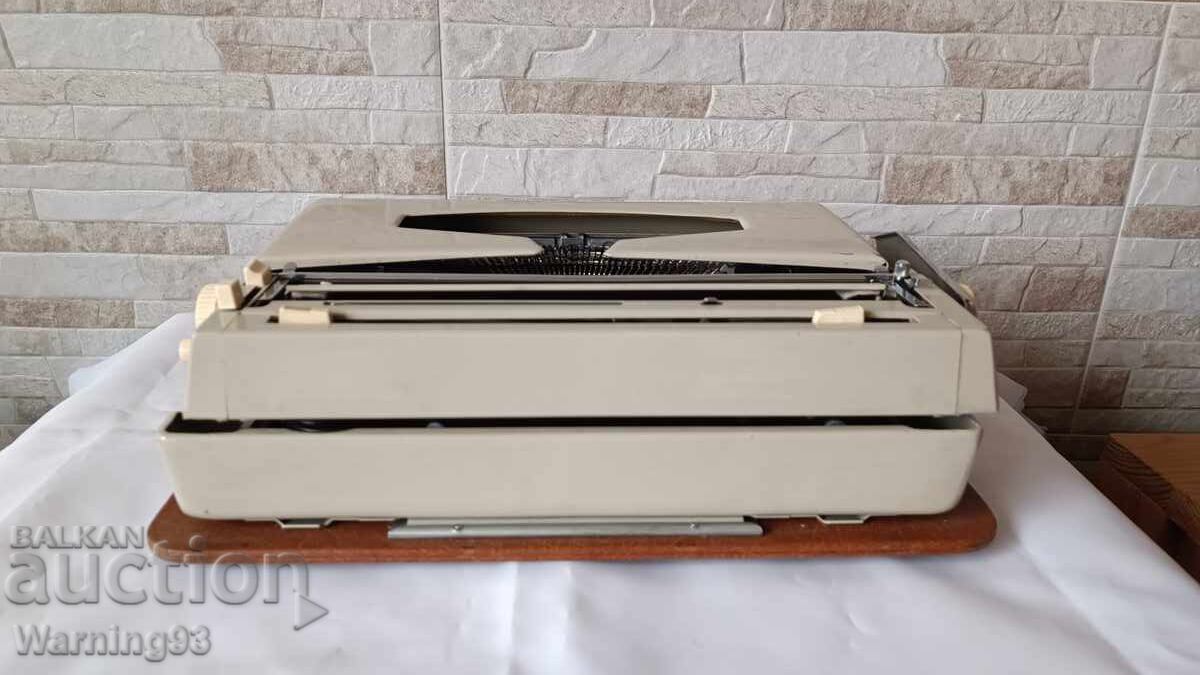 Mașină de scris veche Princess 500 - anul 1970 - 5 Mașină de scris veche Princess 500 - anul 1970 - 5