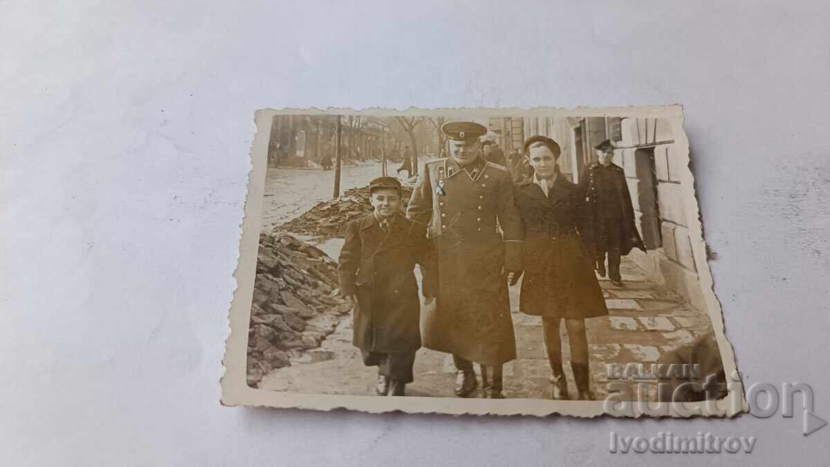 Fotografie Sofia Ofițer fată și băiat pe trotuar 1941