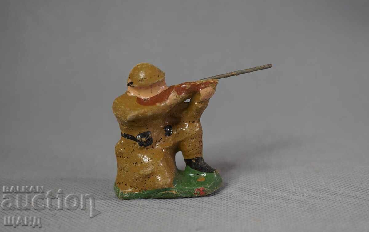Παλιό παιχνίδι φιγούρα στρατιώτη με τουφέκι