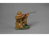 Стара играчка фигурка войник с пушка