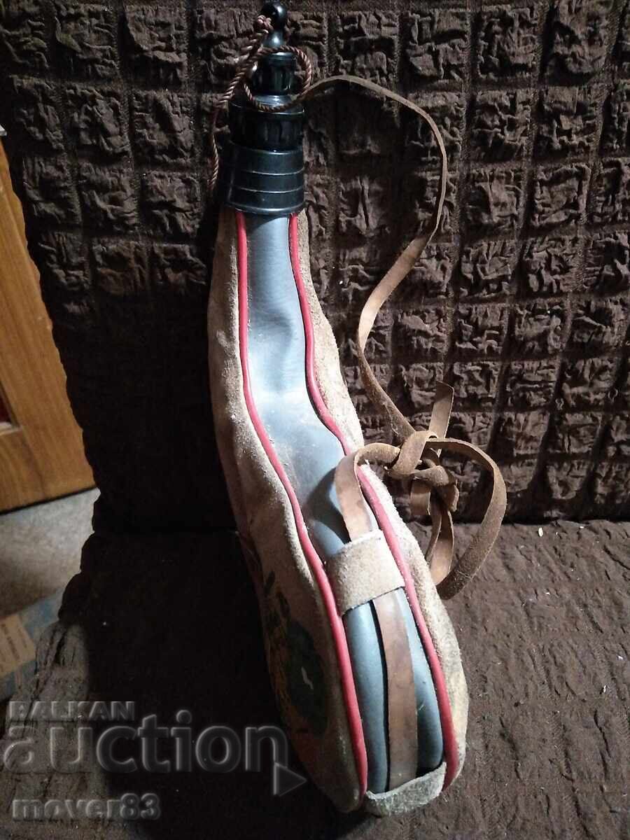 Carafă din piele. Sac. Spania cu preț € 1.29 | 2.52 BGN Carafă din piele. Sac. Spania cu preț € 1.29 | 2.52 BGN