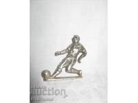 Figurină veche mică de aluminiu, fotbalist, 5.7 cm