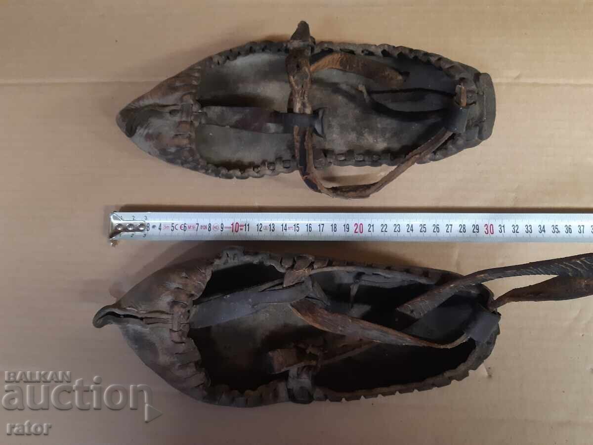 Ciorapi autentici vechi, costum popular cu preț € 10.00 | 19.56 BGN