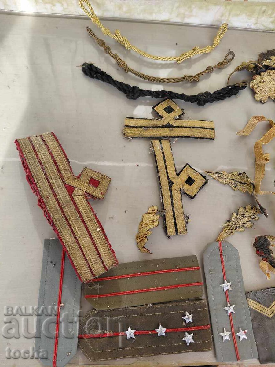 3 стари пагони , вензели и др. с цена € 0.01 | 0.02 лв. 3 стари пагони , вензели и др. с цена € 0.01 | 0.02 лв.