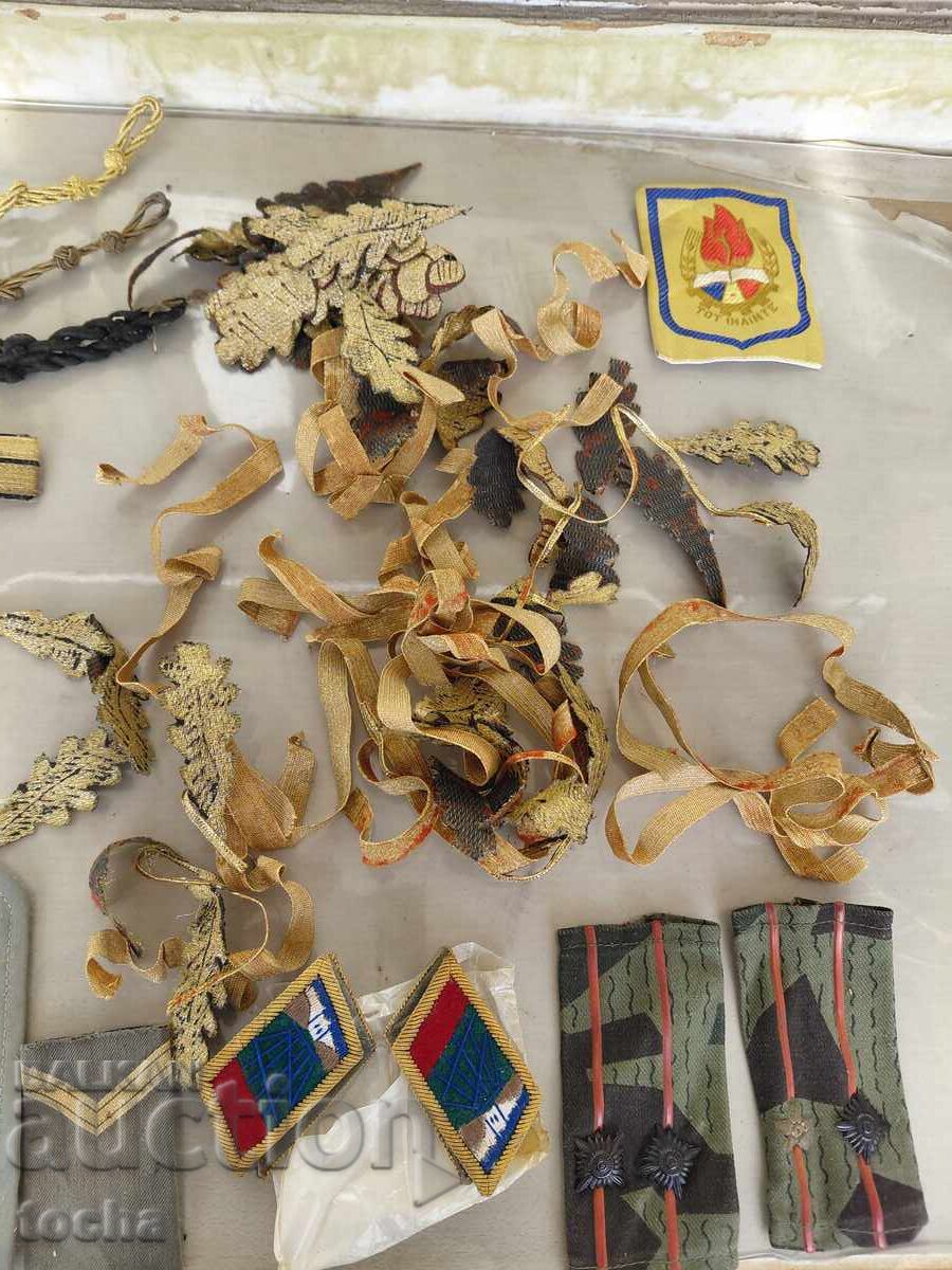 Аукцион 3 стари пагони , вензели и др. Аукцион 3 стари пагони , вензели и др.