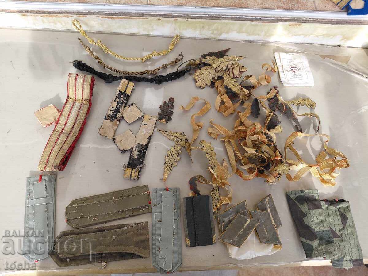 Доставка на 3 стари пагони , вензели и др. Доставка на 3 стари пагони , вензели и др.