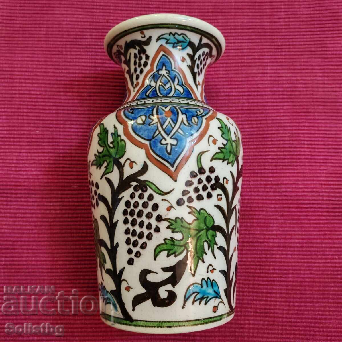 Vază antică otomană, turcească, Kütahya de la sfârșitul secolului al XIX-lea cu preț € 125.00 | 244.48 BGN Vază antică otomană, turcească, Kütahya de la sfârșitul secolului al XIX-lea cu preț € 125.00 | 244.48 BGN