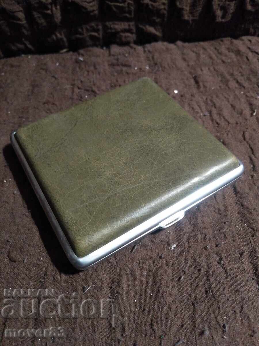 Tabacheră metalică "Status collection"