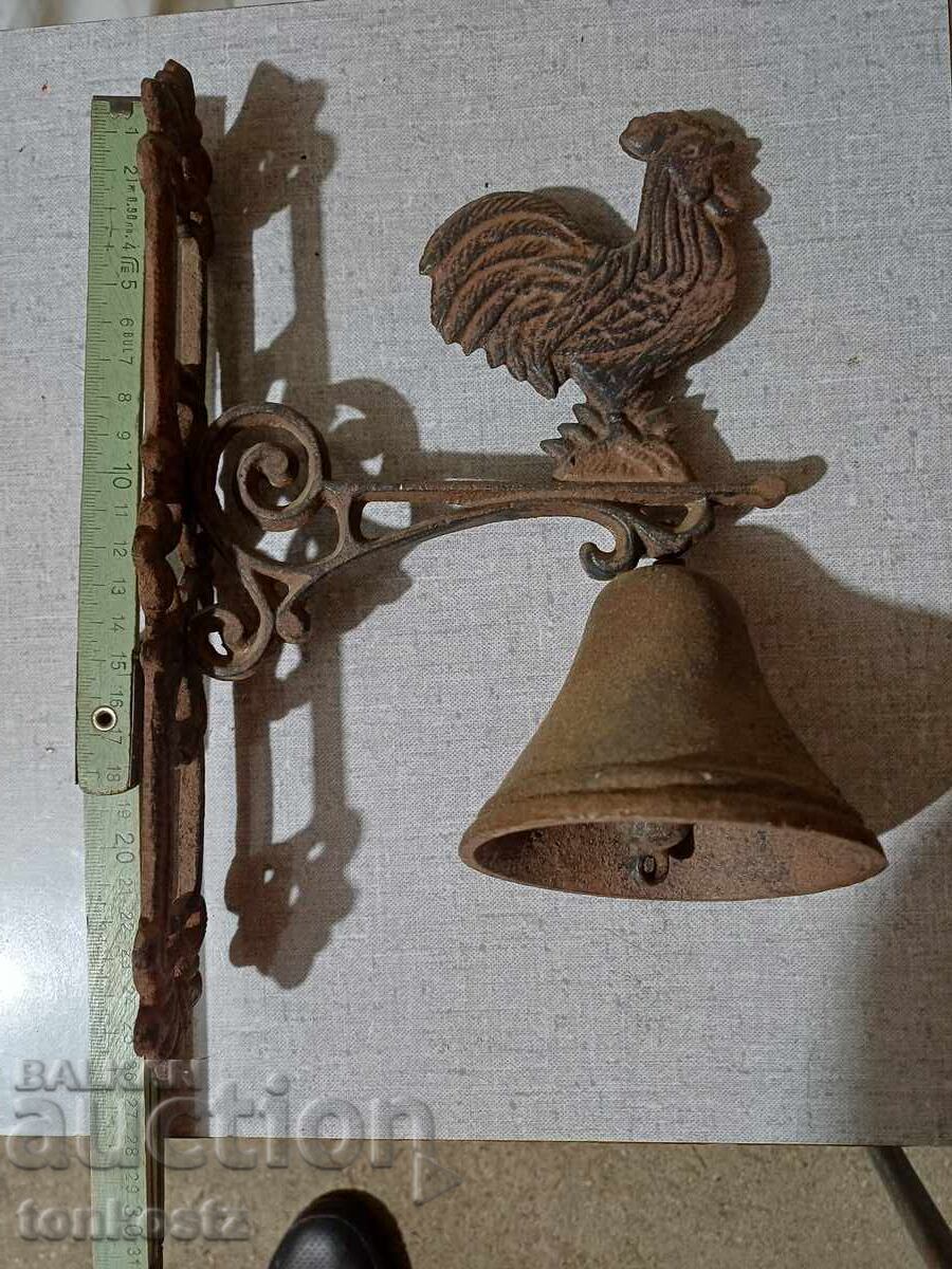Clopoțel de fier cu cocoș