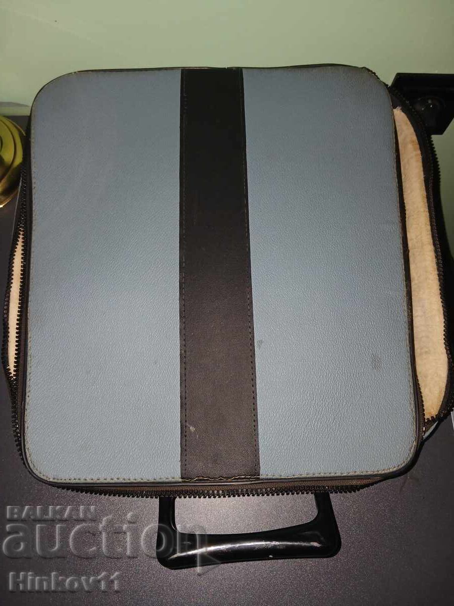 Παράδοση Ιταλική γραφομηχανή Olivetti Lettera 32