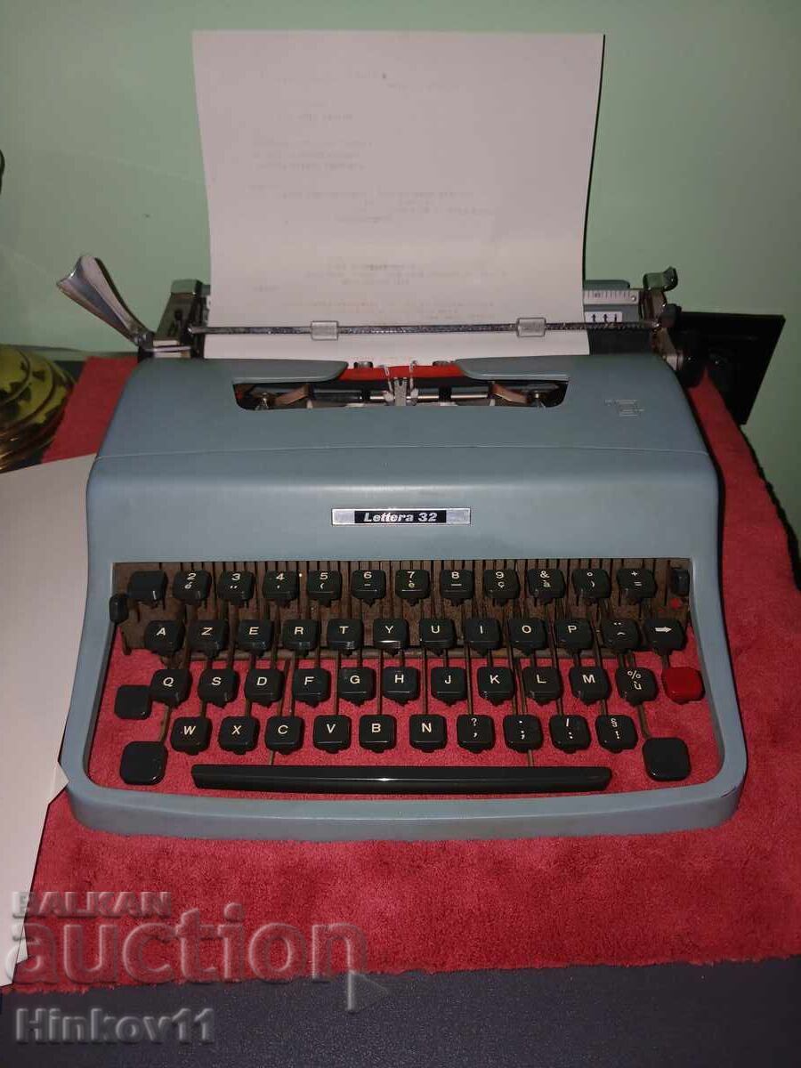 Ιταλική γραφομηχανή Olivetti Lettera 32