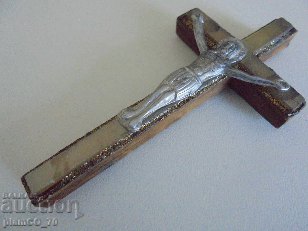 №*8463 Cruce veche din lemn cu crucifix metalic cu preț € 5.50 | 10.76 BGN