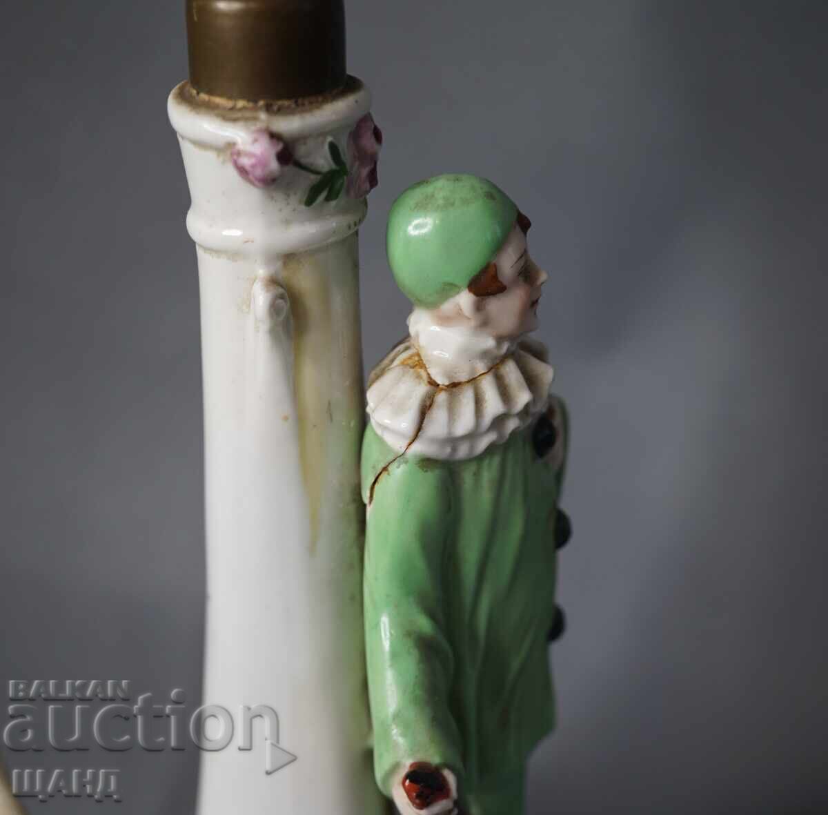 Livrarea Figurină veche din porțelan, statuetă Pierrot, lampă