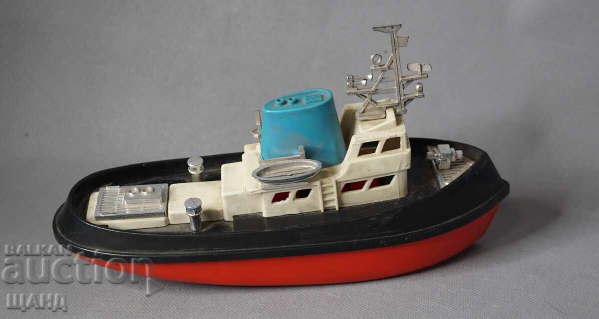 ROXY Стара пластмасова играчка модел кораб лодка с цена € 5.45 | 10.66 лв.