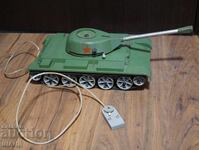 Παλιό Ρωσικό μεγάλο πλαστικό παιχνίδι μοντέλο τανκ που εκτοξεύει βλήματα