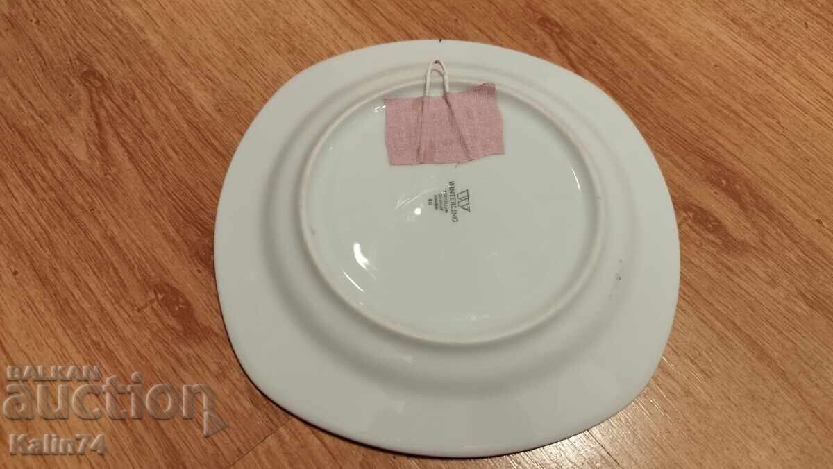 Δημοπρασία Ένα όμορφο πορσελάνινο πιάτο από τη Γένοβα-Ιταλία.