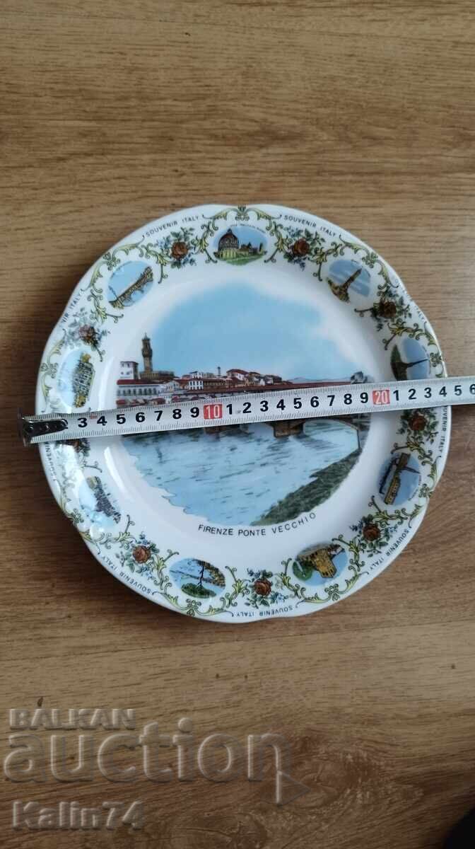 Farfurie de porțelan frumoasă din Florența, Italia cu preț € 14.00 | 27.38 BGN