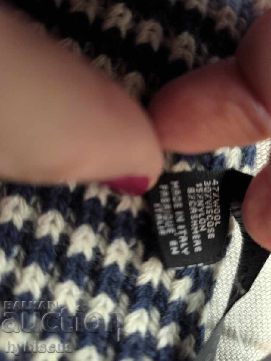 Доставка на Нов марков шал с етикет Marc Jacobs new old stock Доставка на Нов марков шал с етикет Marc Jacobs new old stock