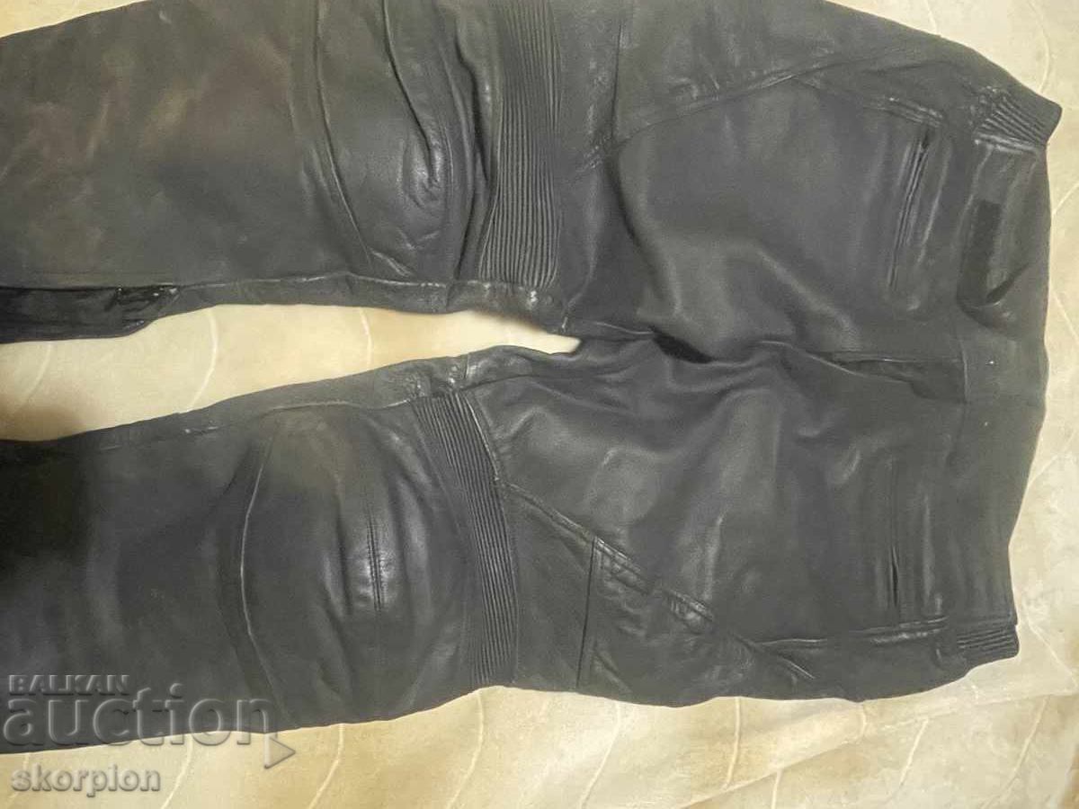 Licitație Pantaloni de piele cu protecții