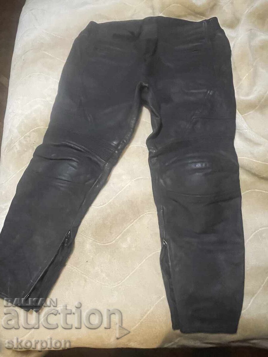 Pantaloni de piele cu protecții