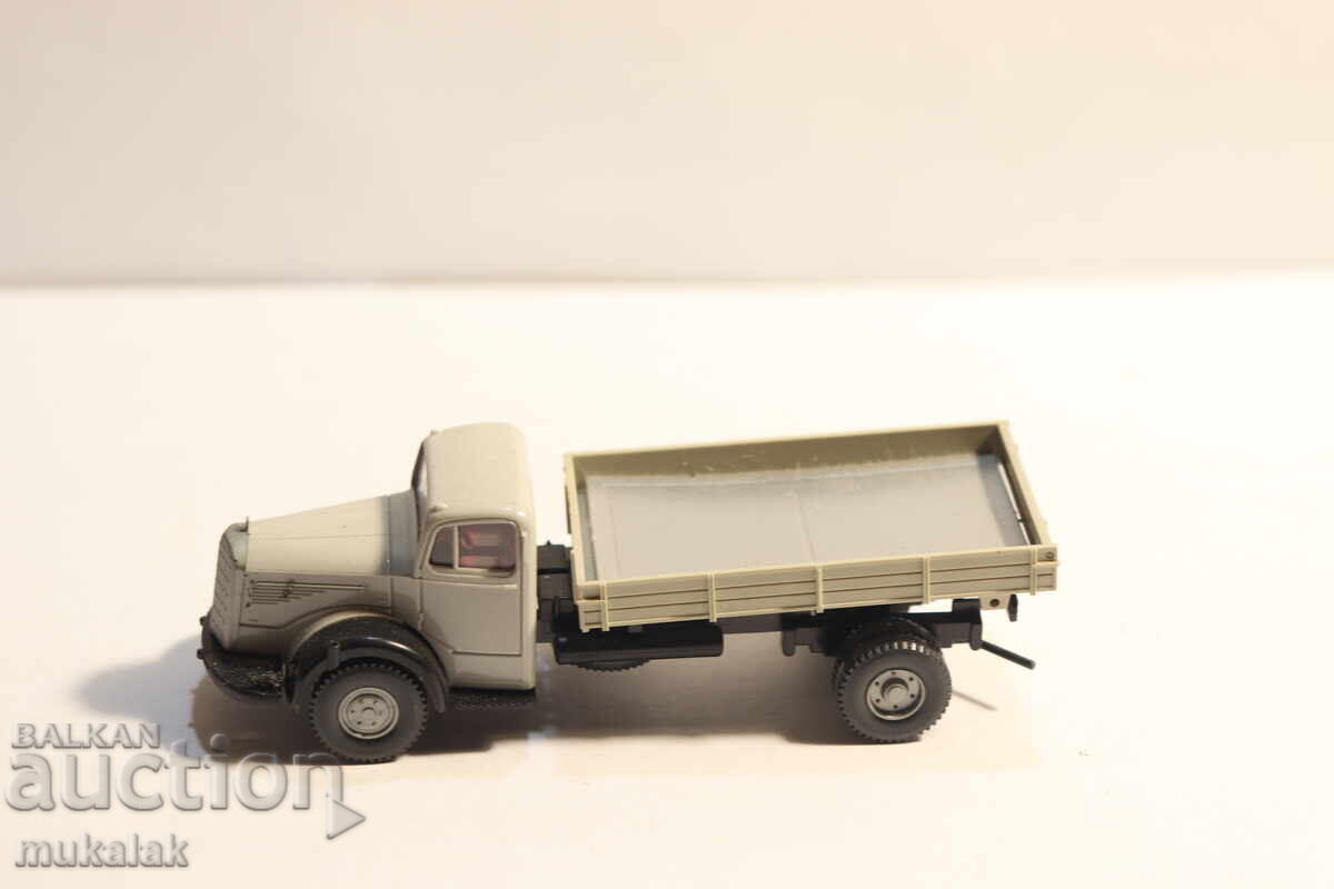 Licitație WIKING H0 1/87 MERCEDES CAMION MODEL SAMOSAR Licitație WIKING H0 1/87 MERCEDES CAMION MODEL SAMOSAR
