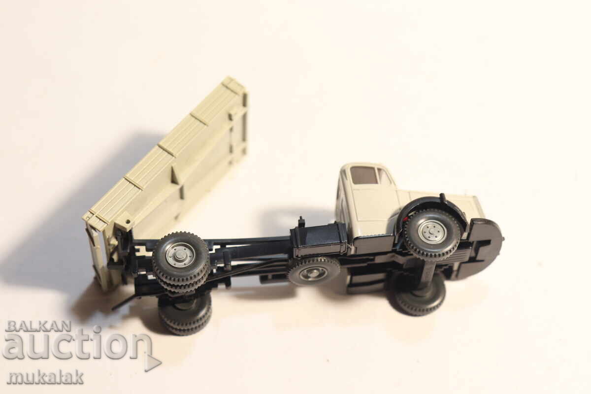 WIKING H0 1/87 MERCEDES CAMION MODEL SAMOSAR - 7 WIKING H0 1/87 MERCEDES CAMION MODEL SAMOSAR - 7