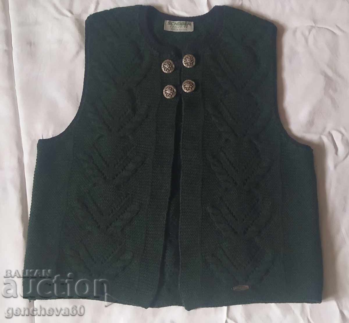 Retro knitted green wool vest SCHEIBER Retro knitted green wool vest SCHEIBER