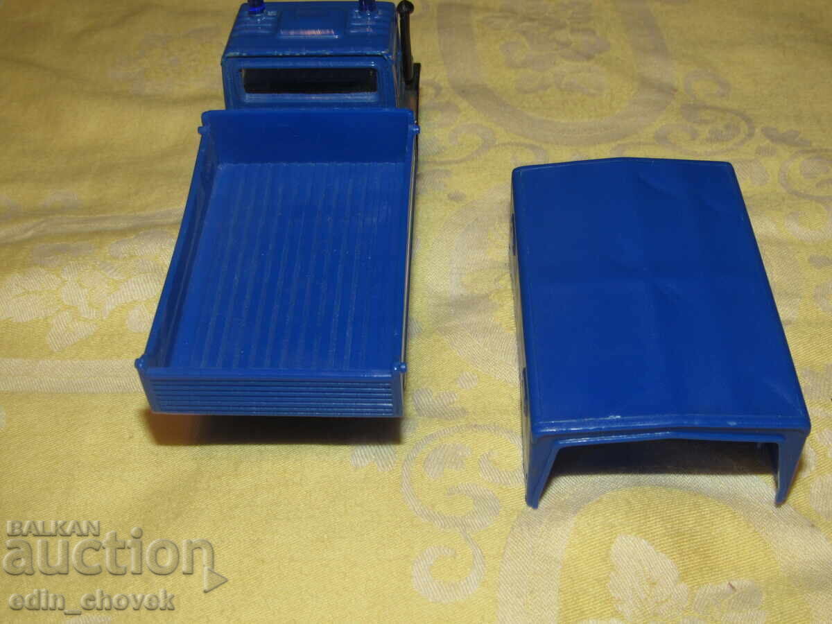 1/43 Welly Unimog Полиция Police колекционерска количка с цена € 5.00 | 9.78 лв.