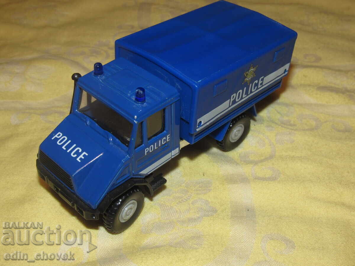 1/43 Welly Unimog Полиция Police колекционерска количка - 6