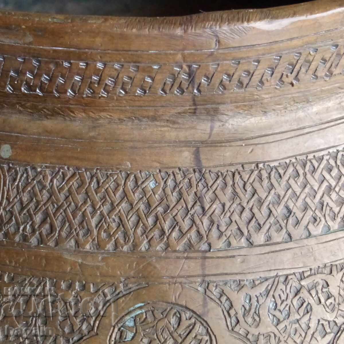 Αρχαίο περσικό δοχείο. Χάλκινο με τιμή € 250.00 | 488.96 BGN