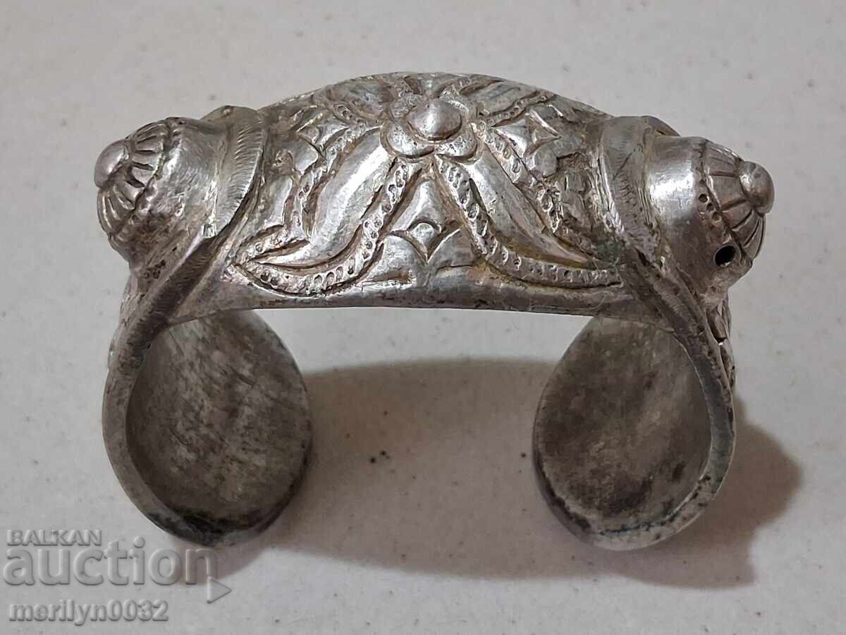 Bratara renascentista cu prastia, bijuterii, bijuterii din argint cu preț € 129.00 | 252.30 BGN Bratara renascentista cu prastia, bijuterii, bijuterii din argint cu preț € 129.00 | 252.30 BGN