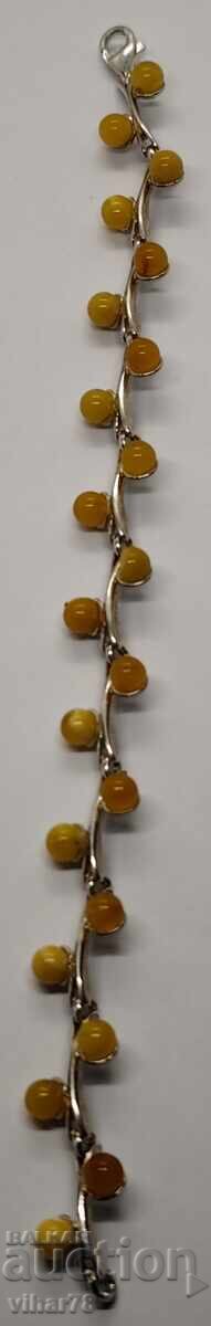 Auction  Delicate silver bracelet with 22 pieces of yellow amber