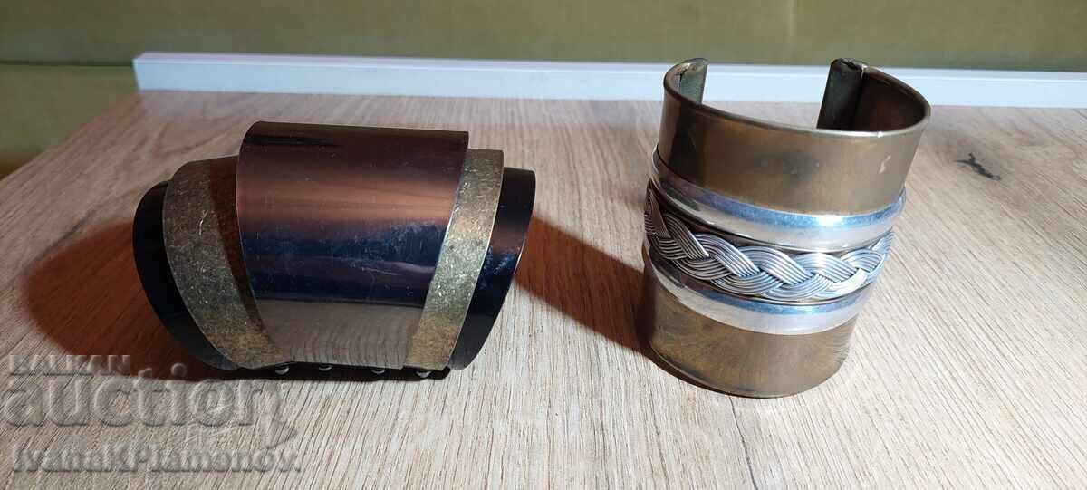 Brățări metalice, două bucăți Brățări metalice, două bucăți