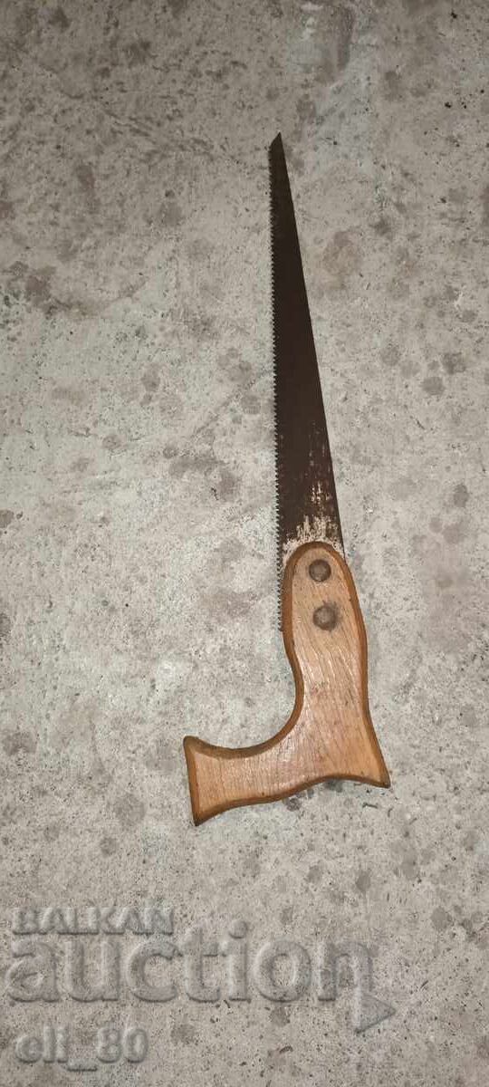 Ferăstrău vechi, funcționează excelent cu preț € 3.00 | 5.87 BGN