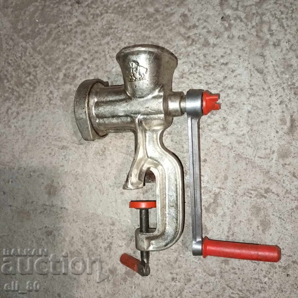 Μηχανή κιμά με τιμή € 3.00 | 5.87 BGN