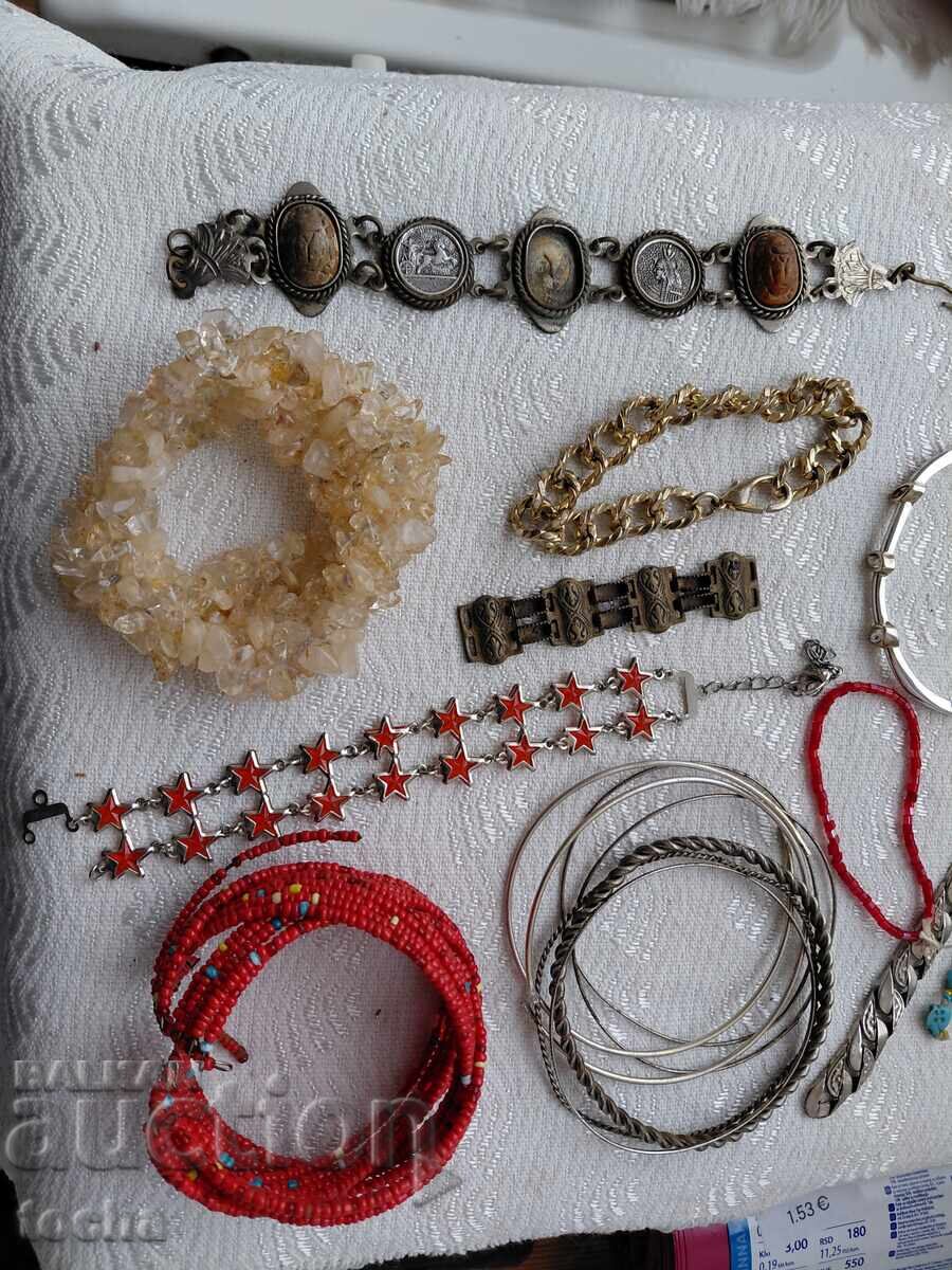 Bijuterii vechi, întregi și piese, brățări cu preț € 0.01 | 0.02 BGN