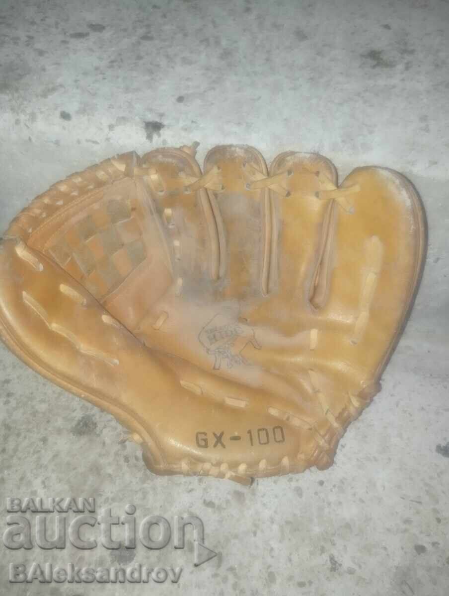 Стара бейзболна ръкавица с цена € 22.50 | 44.01 лв.