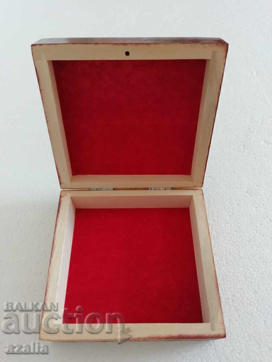 Auction  Original carved wooden jewelry box