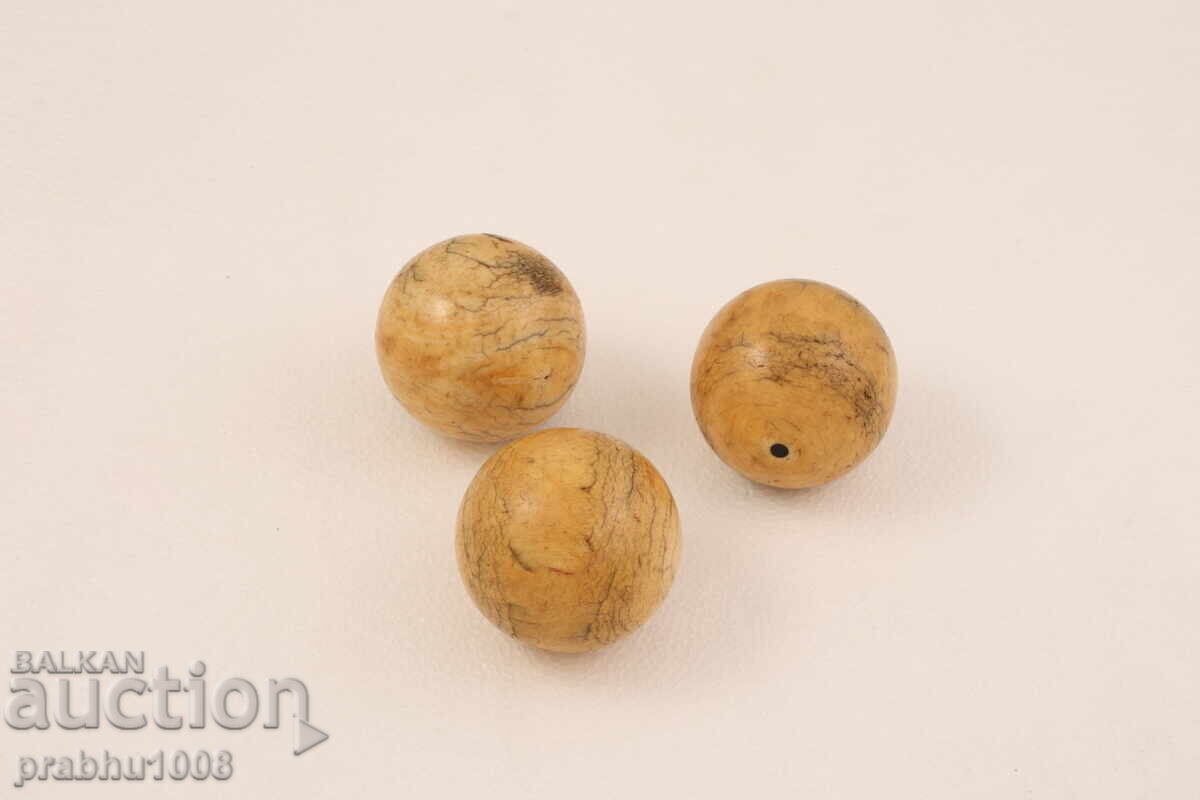 Trei bile de biliard din fildeș, secolul al XIX-lea