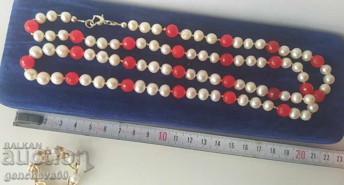 Παράδοση Chudno dylgo kolie estestveni perli,kristali,srebro i broshka