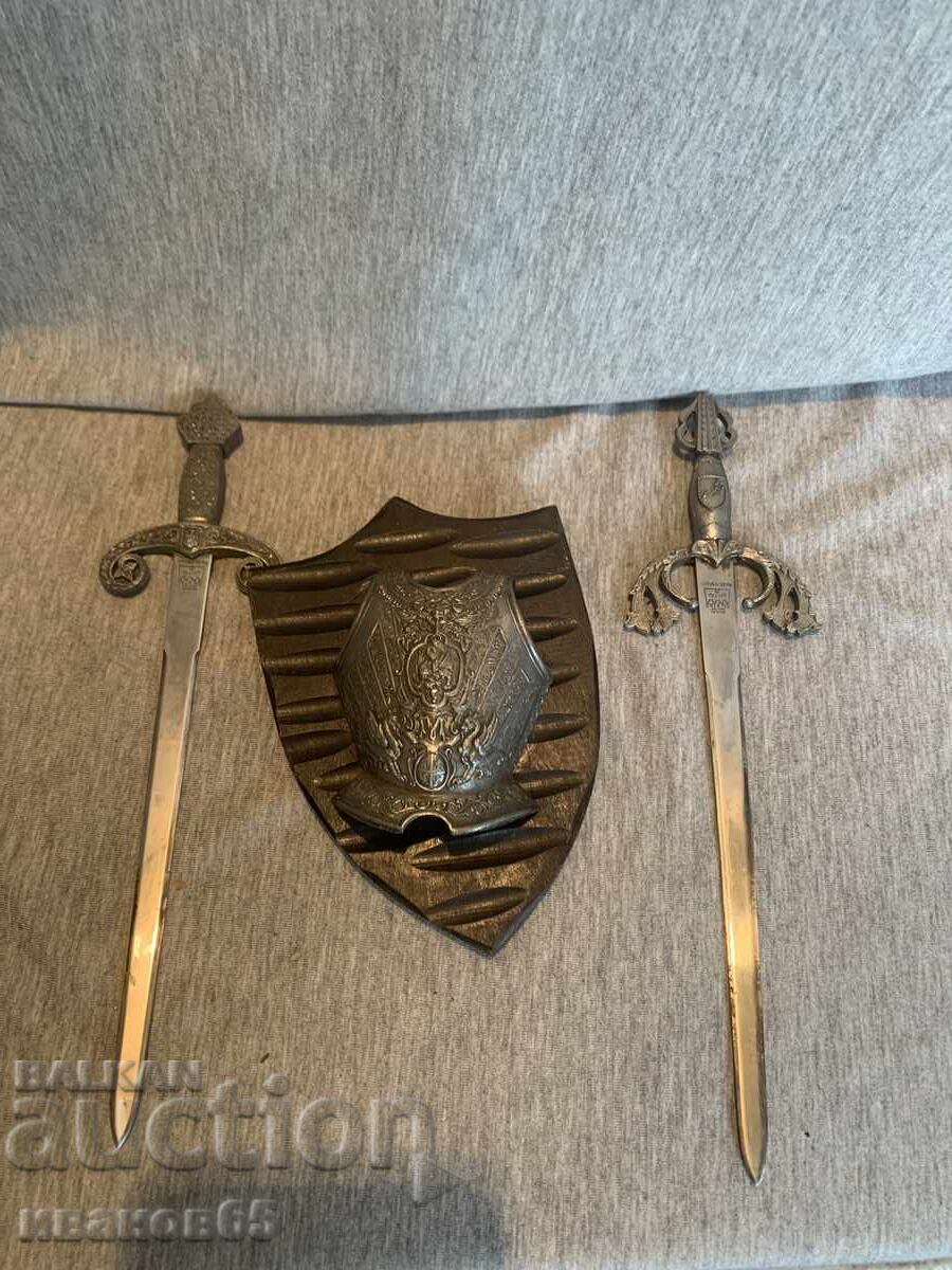 Сувенирен герб с 2 меча - 5