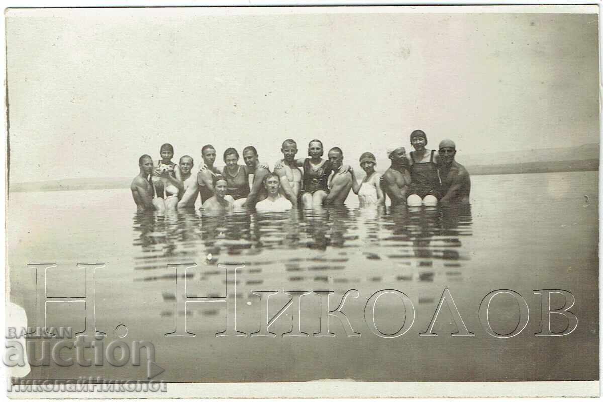 FOTOGRAFIE VECHE VARNA PETRECERE PENTRU TINERET LA MARE E901 FOTOGRAFIE VECHE VARNA PETRECERE PENTRU TINERET LA MARE E901