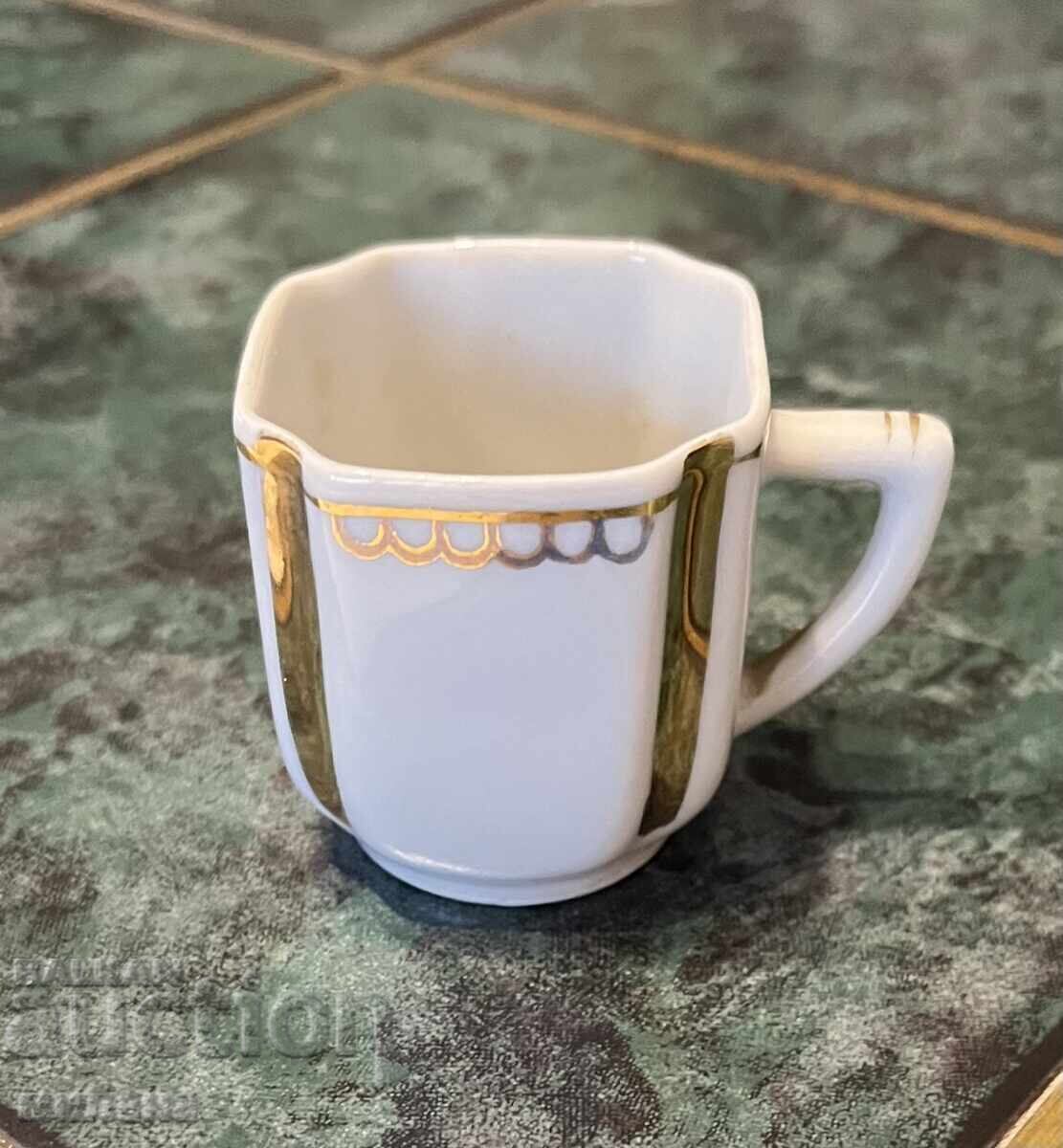 Porțelan bulgar vechi cu preț € 30.00 | 58.67 BGN Porțelan bulgar vechi cu preț € 30.00 | 58.67 BGN